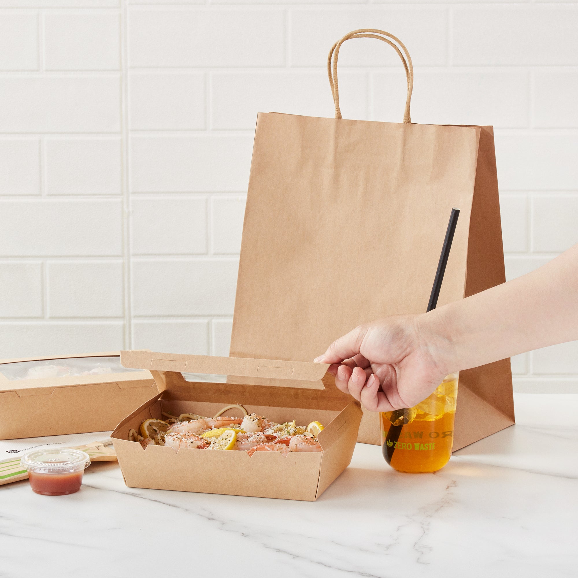 Cafe Vision 42 oz Kraft Paper Medium Take Out Container - Hinge Lock - 8'' x 5 1/2'' x 2'' - 200 count box