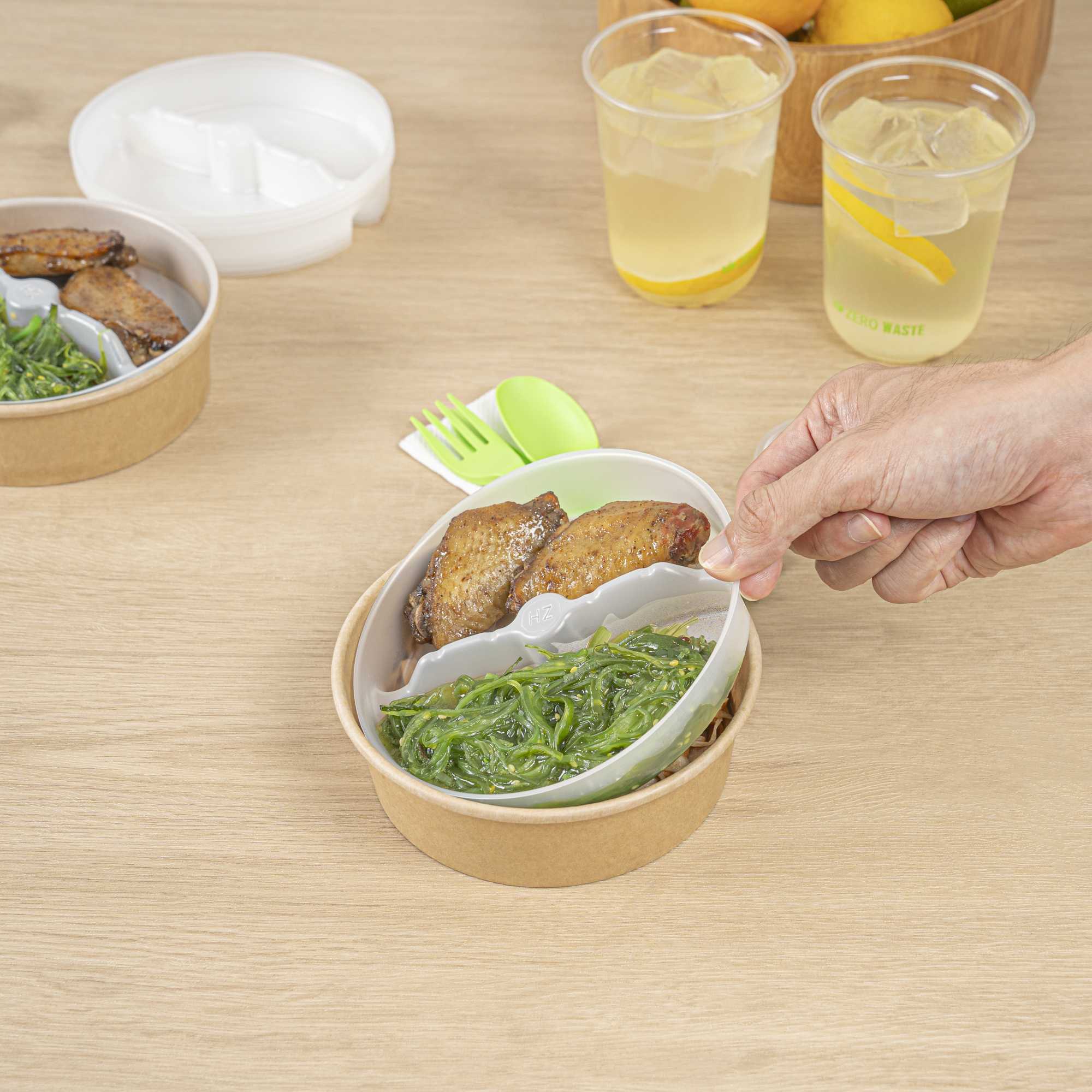 Bio Tek 12 oz White Plastic 2-Compartment Insert Tray - Fits 17-45 oz Containers - 200 count box