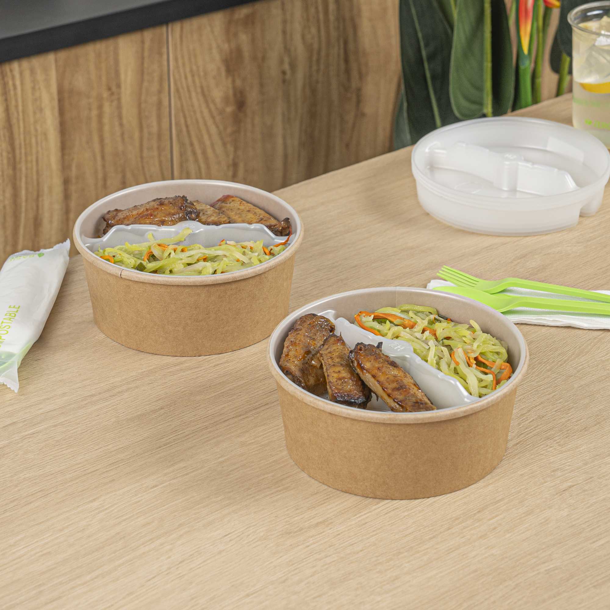 Bio Tek 15 oz White Plastic 2-Compartment Insert Tray - Fits 17-45 oz Containers - 200 count box