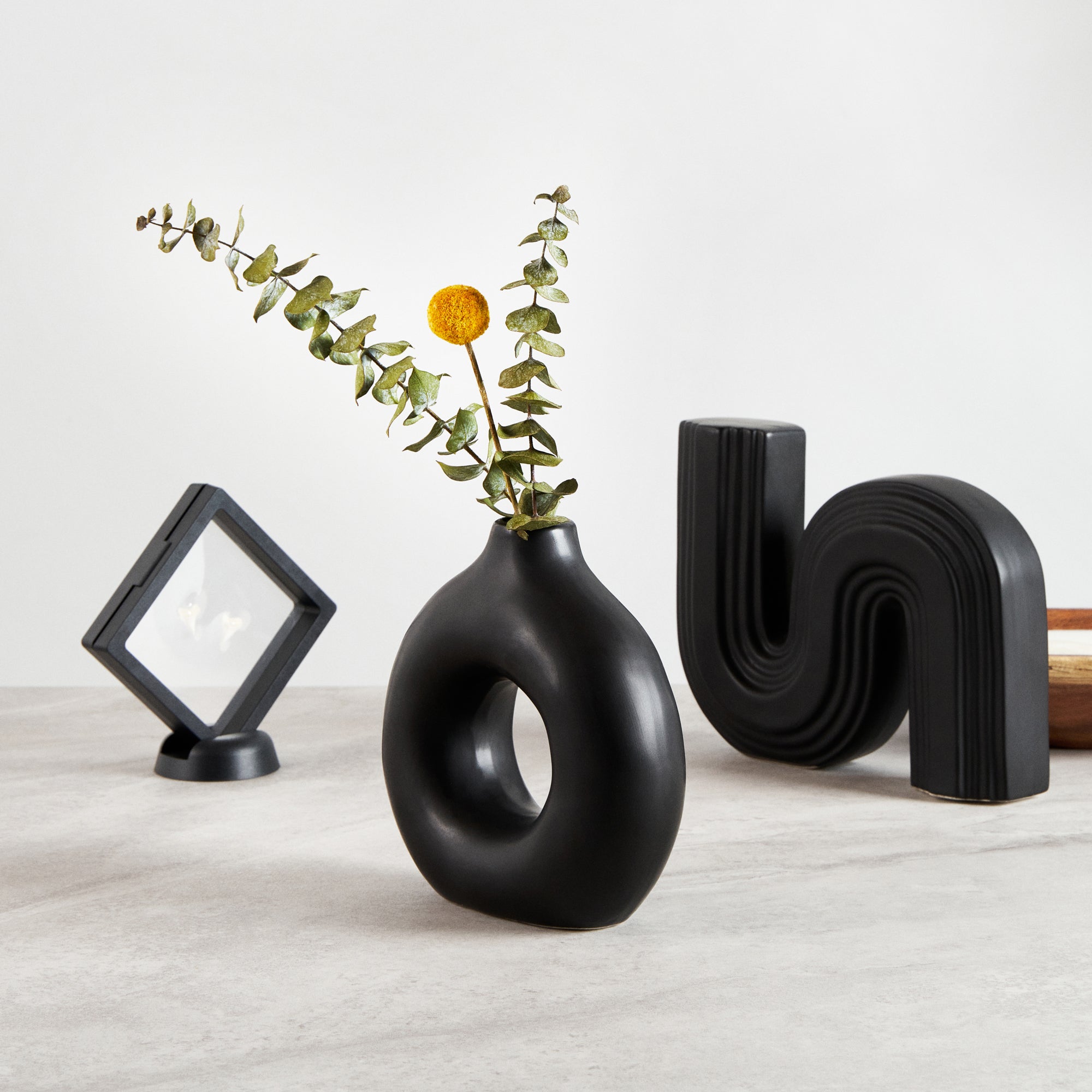 Table Art Black Ceramic Donut Vase - 5 3/4'' x 2 1/4'' x 6'' - 1 count box