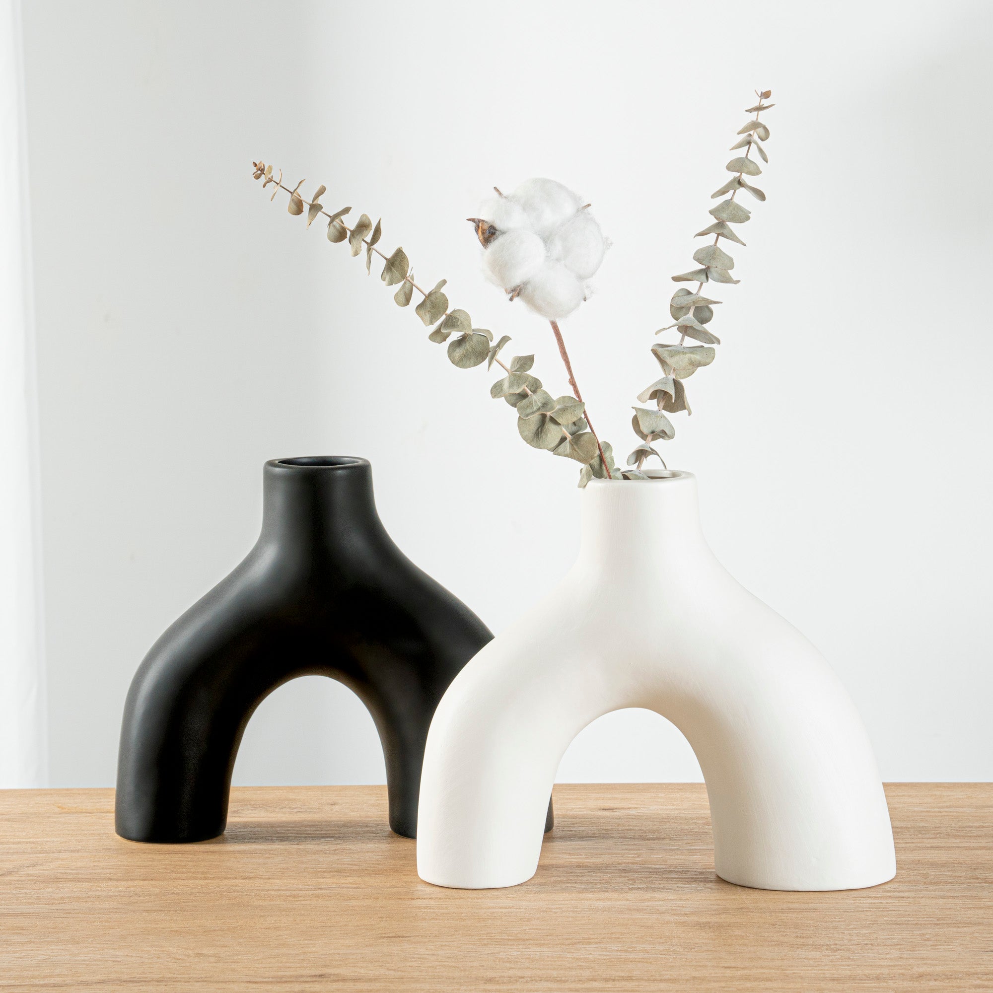 Table Art White Ceramic Soft Arch Vase - 9'' x 3 1/4'' x 8'' - 1 count box