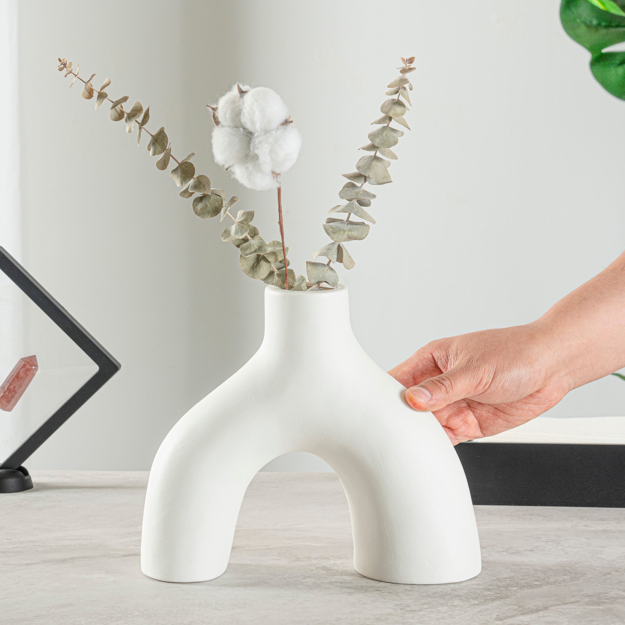 Table Art White Ceramic Soft Arch Vase - 9'' x 3 1/4'' x 8'' - 1 count box