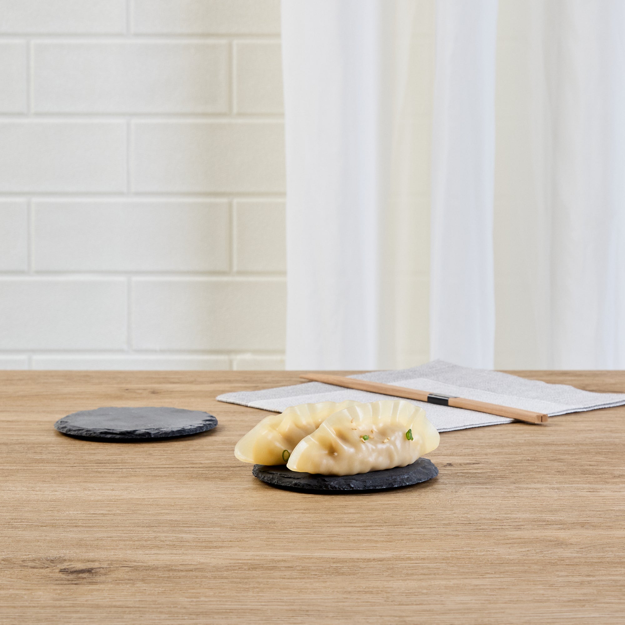 Stone Tek Round Black Slate Appetizer / Tasting Plate - 4" x 4" - 10 count box