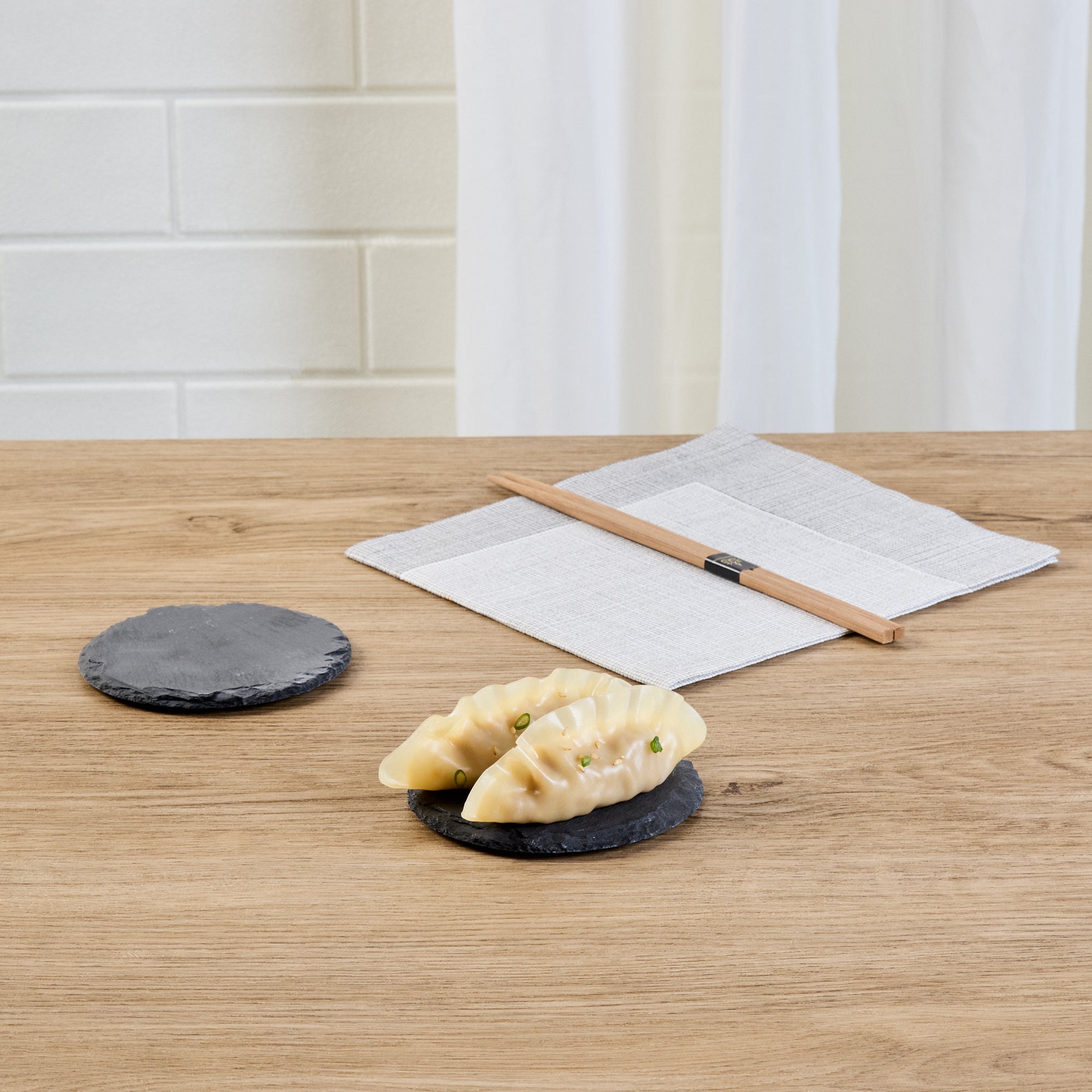 Stone Tek Round Black Slate Appetizer / Tasting Plate - 4" x 4" - 10 count box