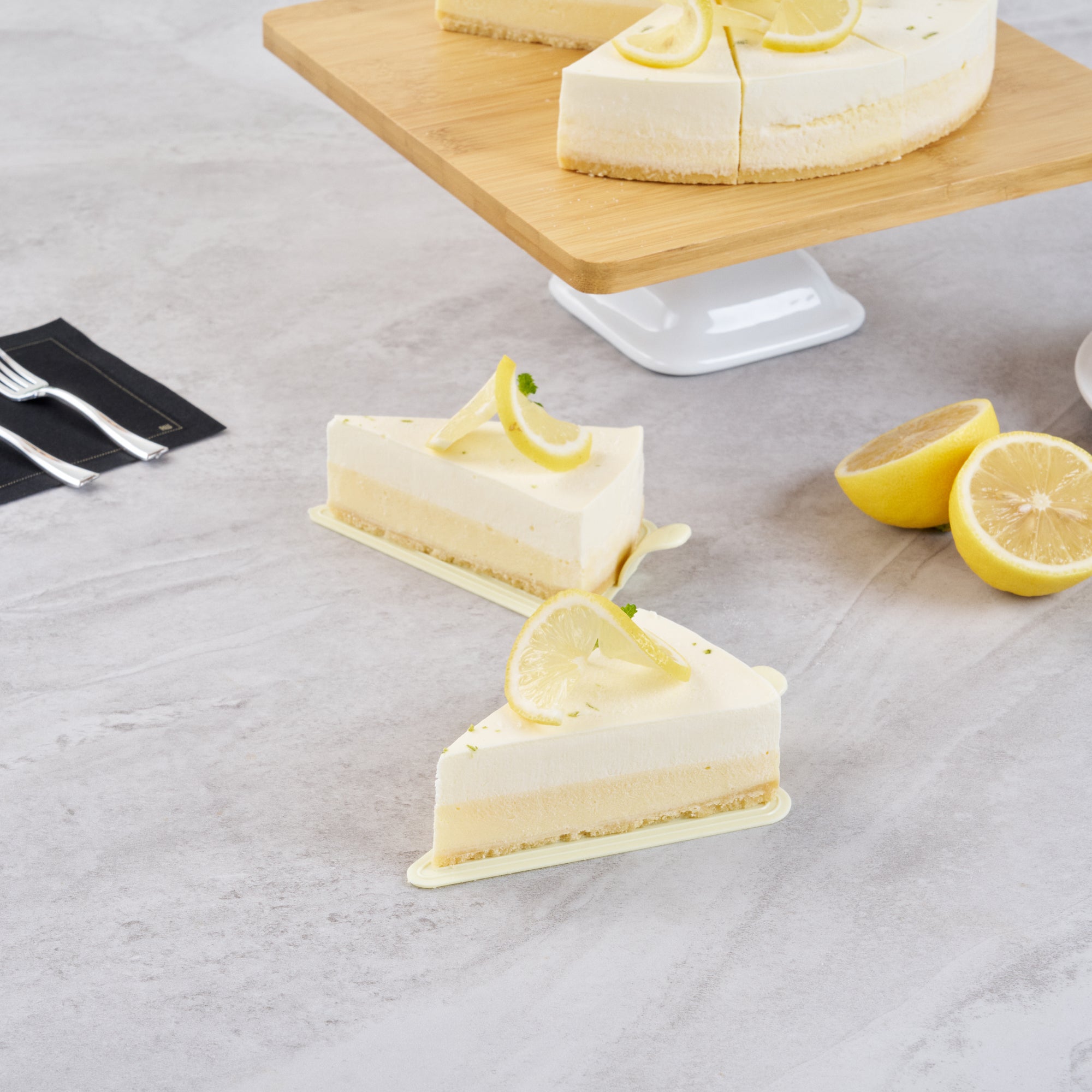 Pastry Tek Triangle Lemon Chiffon Plastic Cake Server - 4 1/2" x 3" - 100 count box