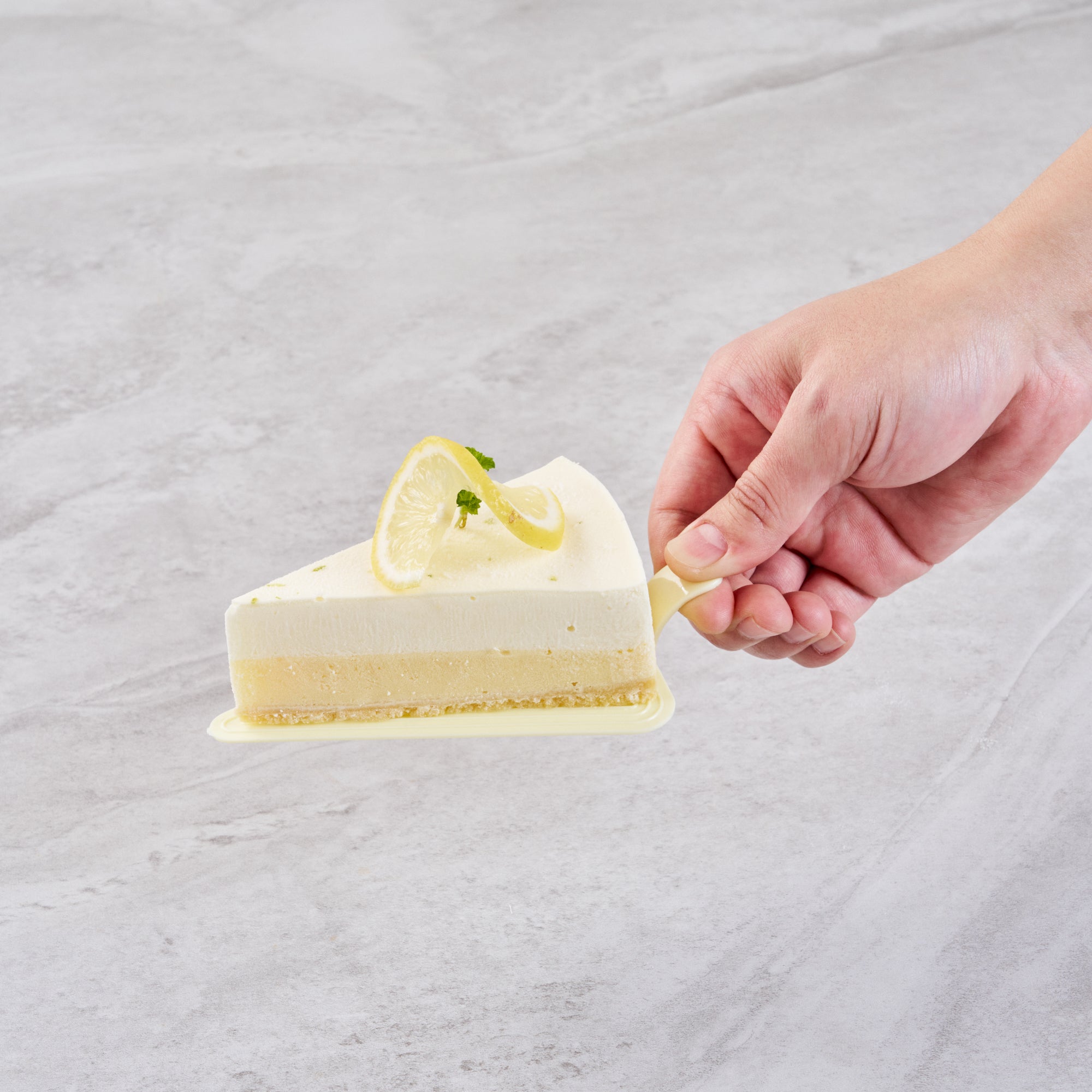 Pastry Tek Triangle Lemon Chiffon Plastic Cake Server - 4 1/2" x 3" - 100 count box