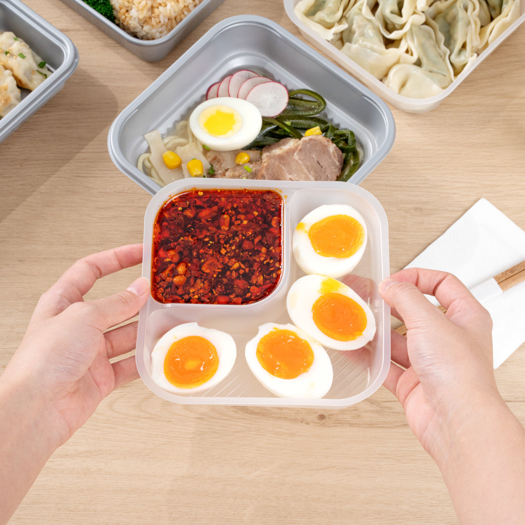 Futura 14 oz Clear Plastic 2-Compartment Insert Tray - Fits 34 oz Bowl, Microwavable - 100 count box