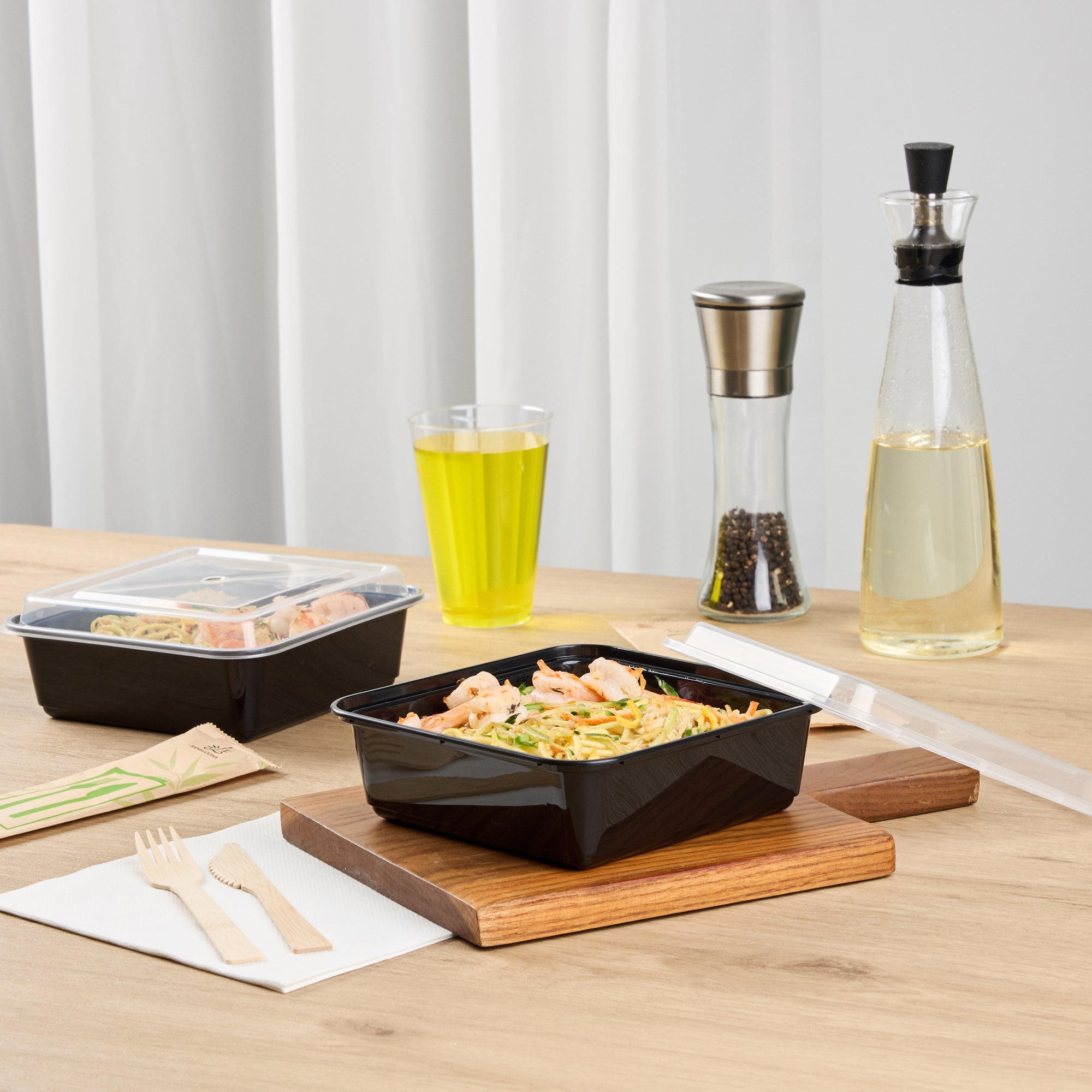 Thermo Tek 32 oz Square Black Plastic Take Out Container - with Lid - 7" x 7" x 2 1/2" - 100 count box