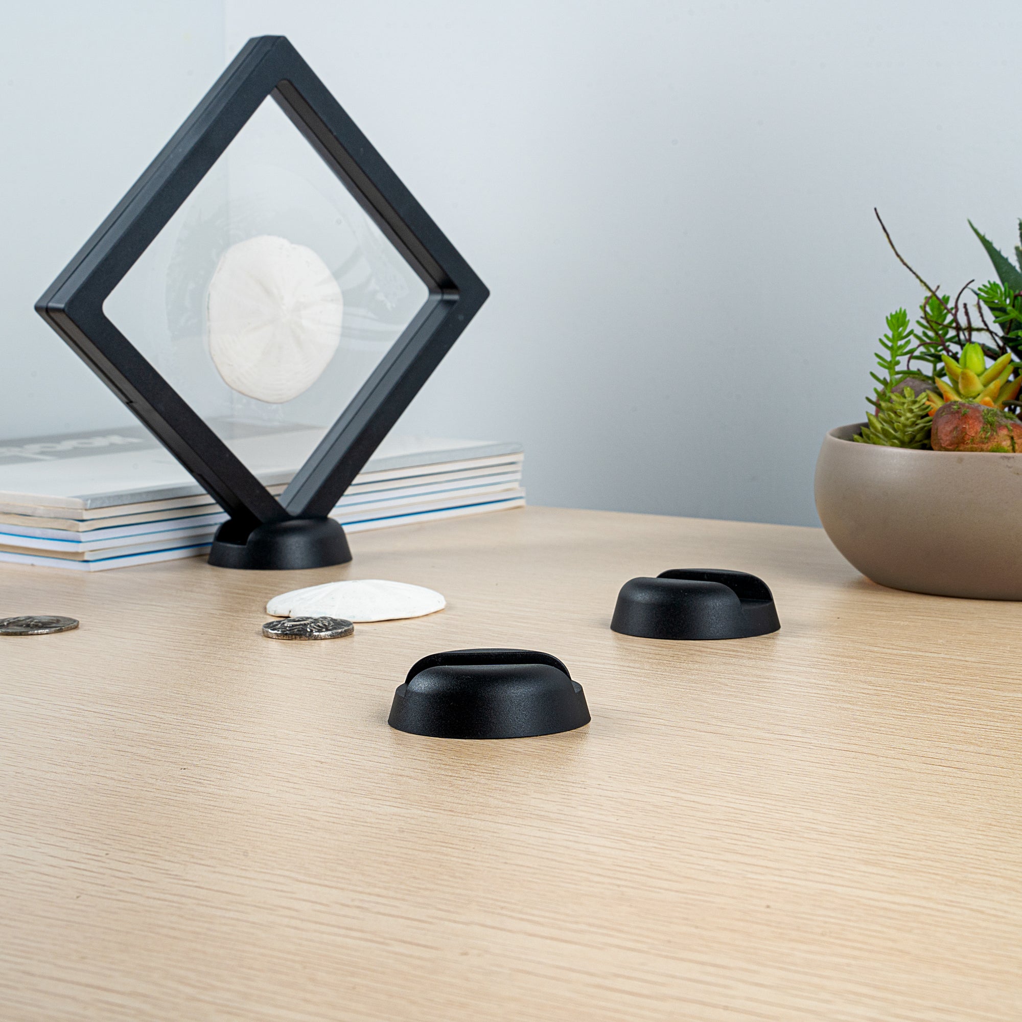 Display Tek Round Black Plastic 3D Floating Display Case Stand - 2 1/4" x 2 1/4" - 10 count box