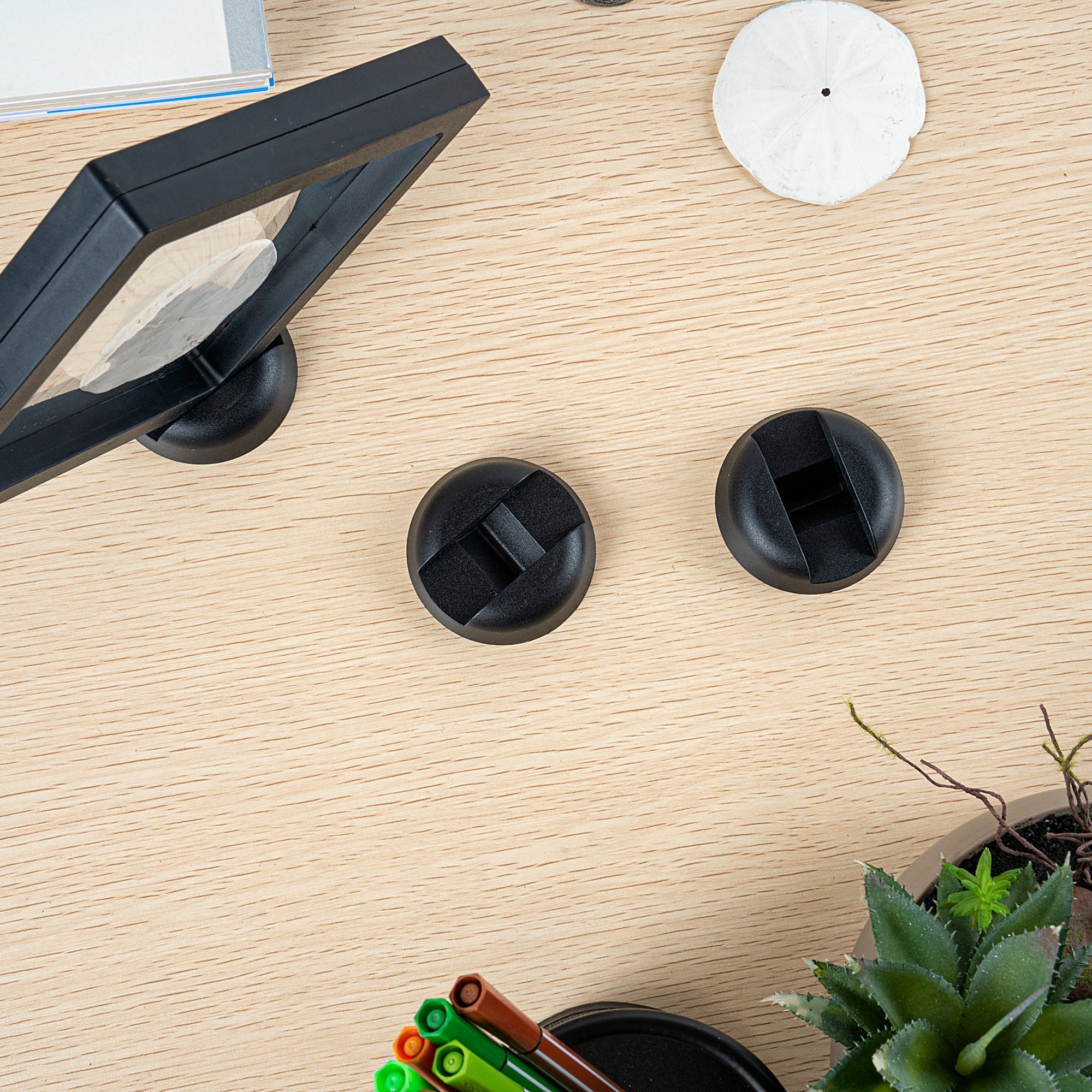 Display Tek Round Black Plastic 3D Floating Display Case Stand - 2 1/4" x 2 1/4" - 10 count box