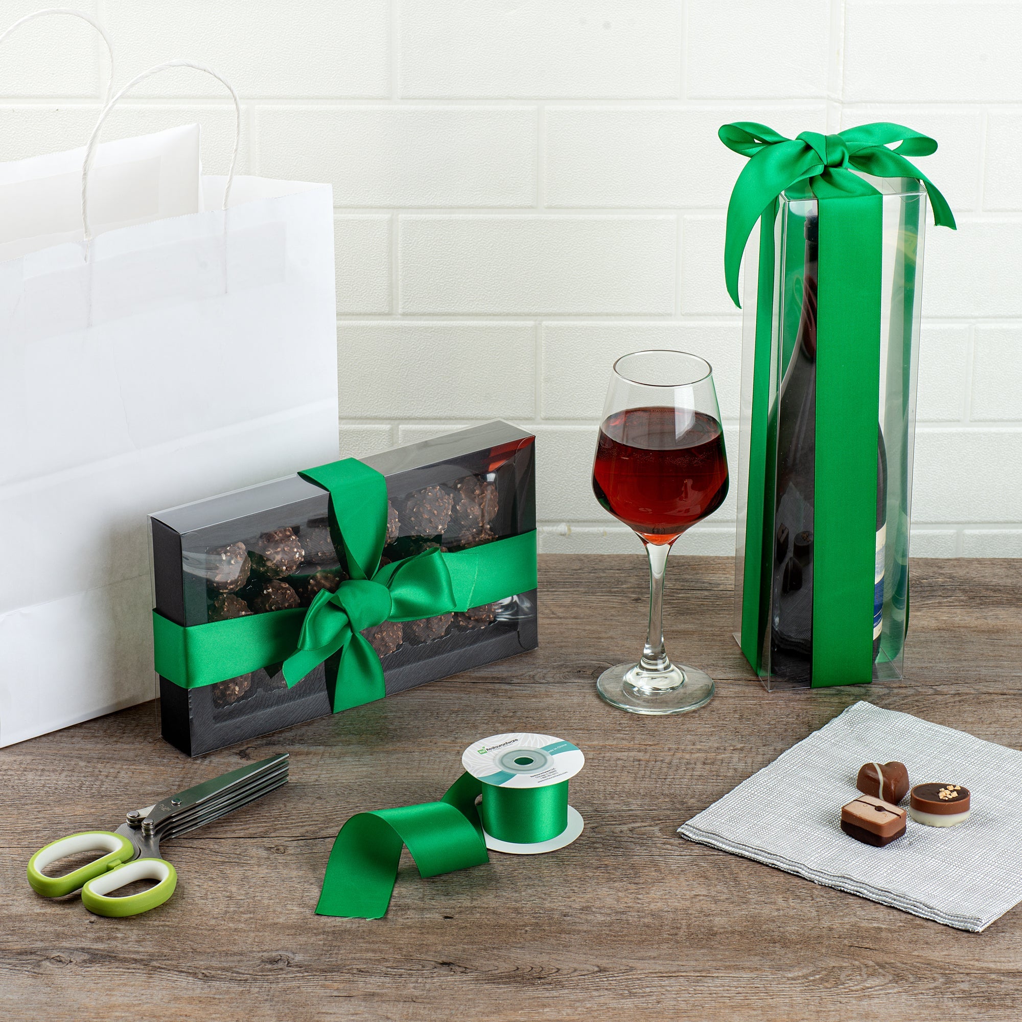 Gift Tek Emerald Green Polyester Satin Ribbon - Single Face - 1 1/2" x 10 yds - 10 count box