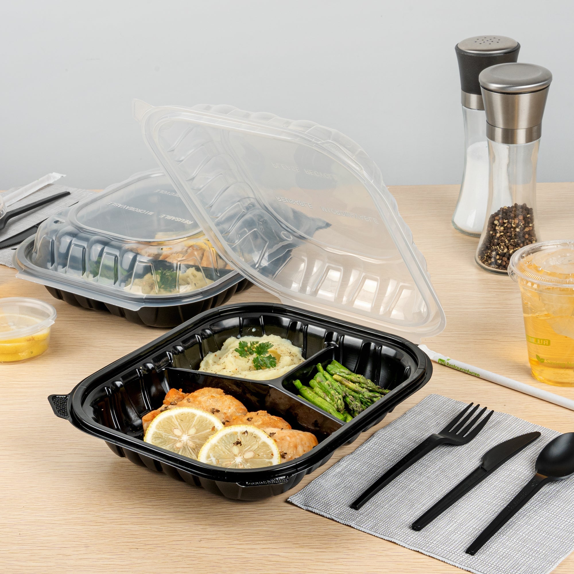 Thermo Tek 54 oz Black Plastic Clamshell Container - 3 Compartments, Microwavable - 10 1/4" x 9" x 3" - 100 count box