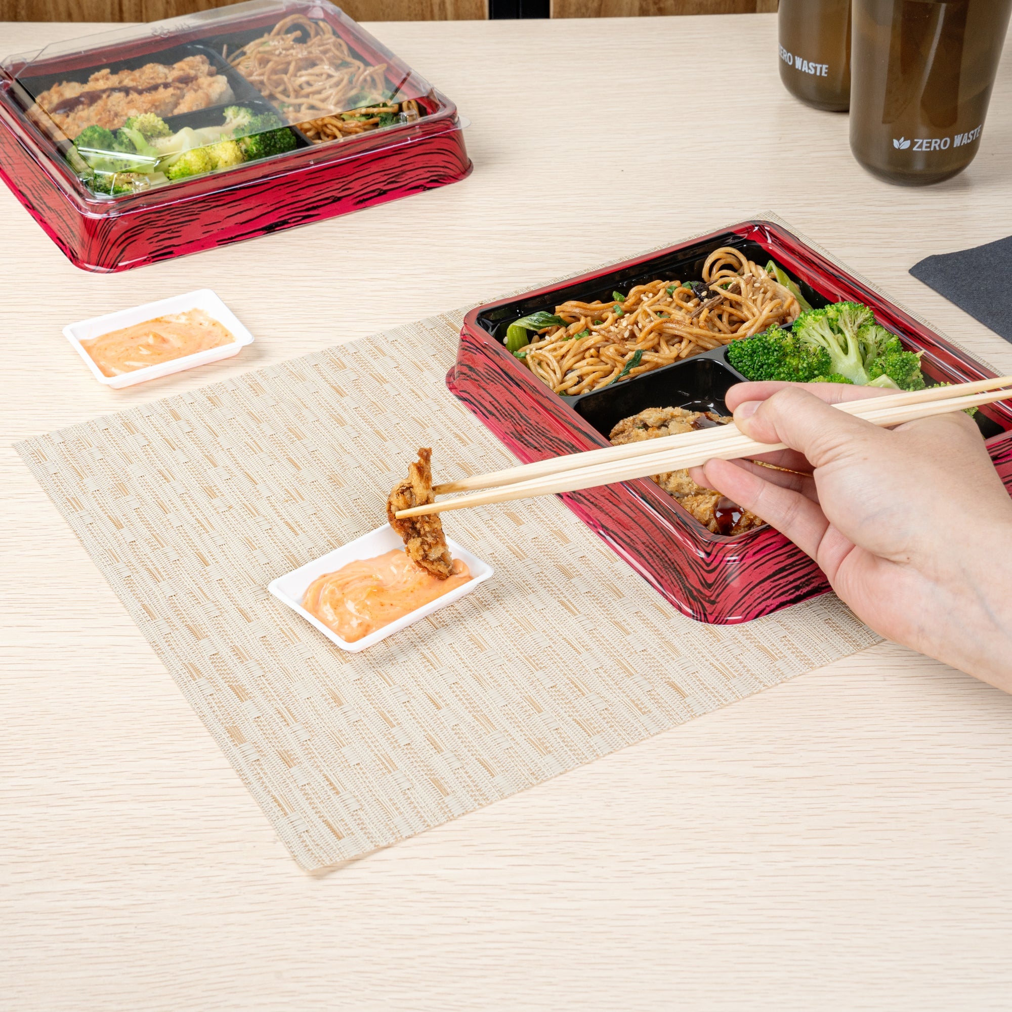 Bento Tek 1 oz Rectangle White Plastic Sauce Dish - 3" x 2 1/4" - 1000 count box