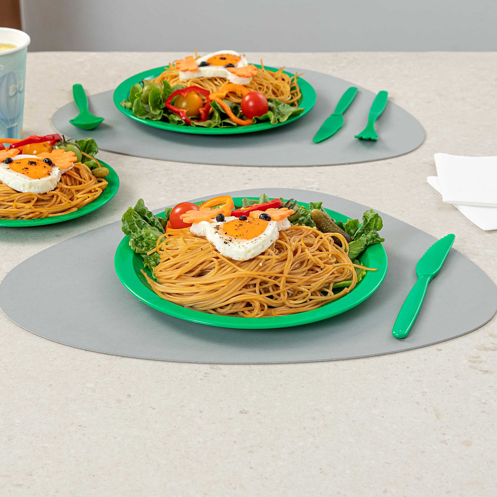 RW Kids Round Green Plastic Plate - 9" x 9" - 10 count box