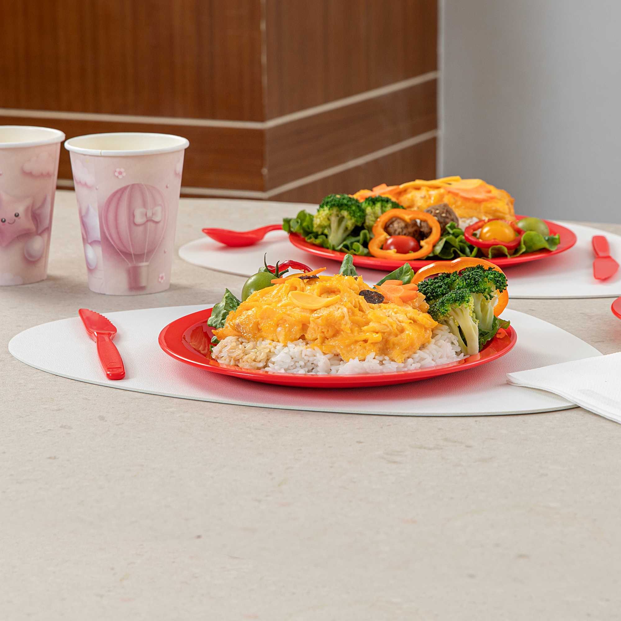 RW Kids Round Red Plastic Plate - 9" x 9" - 10 count box