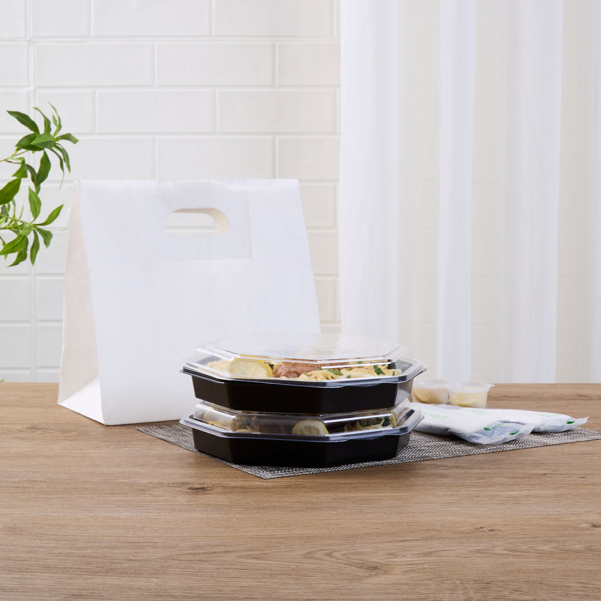 Chef 101 Octagon Black Plastic Food Container - with Clear Lid - 9" x 9" x 2" - 100 count box