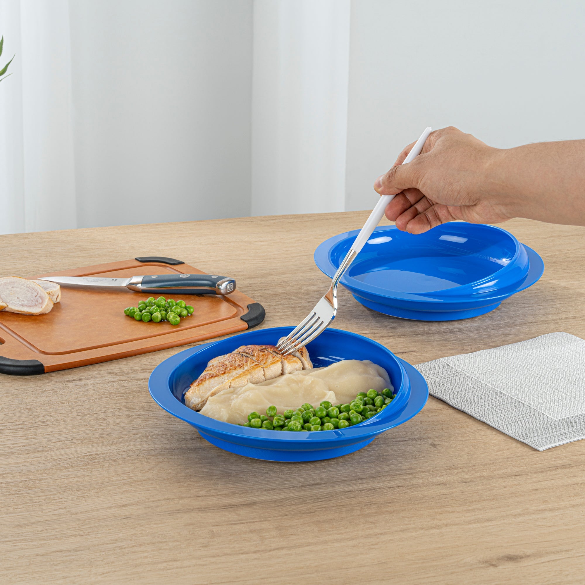 Adapt Tek Round Blue Plastic Scoop Plate - Spillproof, with Suction Base - 9" x 9" x 2 1/4" - 1 count box
