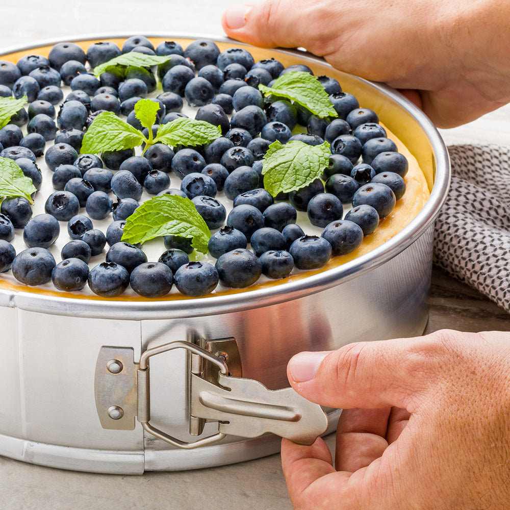 Met Lux 10" Silver Aluminum Springform Cake Pan - 10" x 10" x 3" - 1 count box
