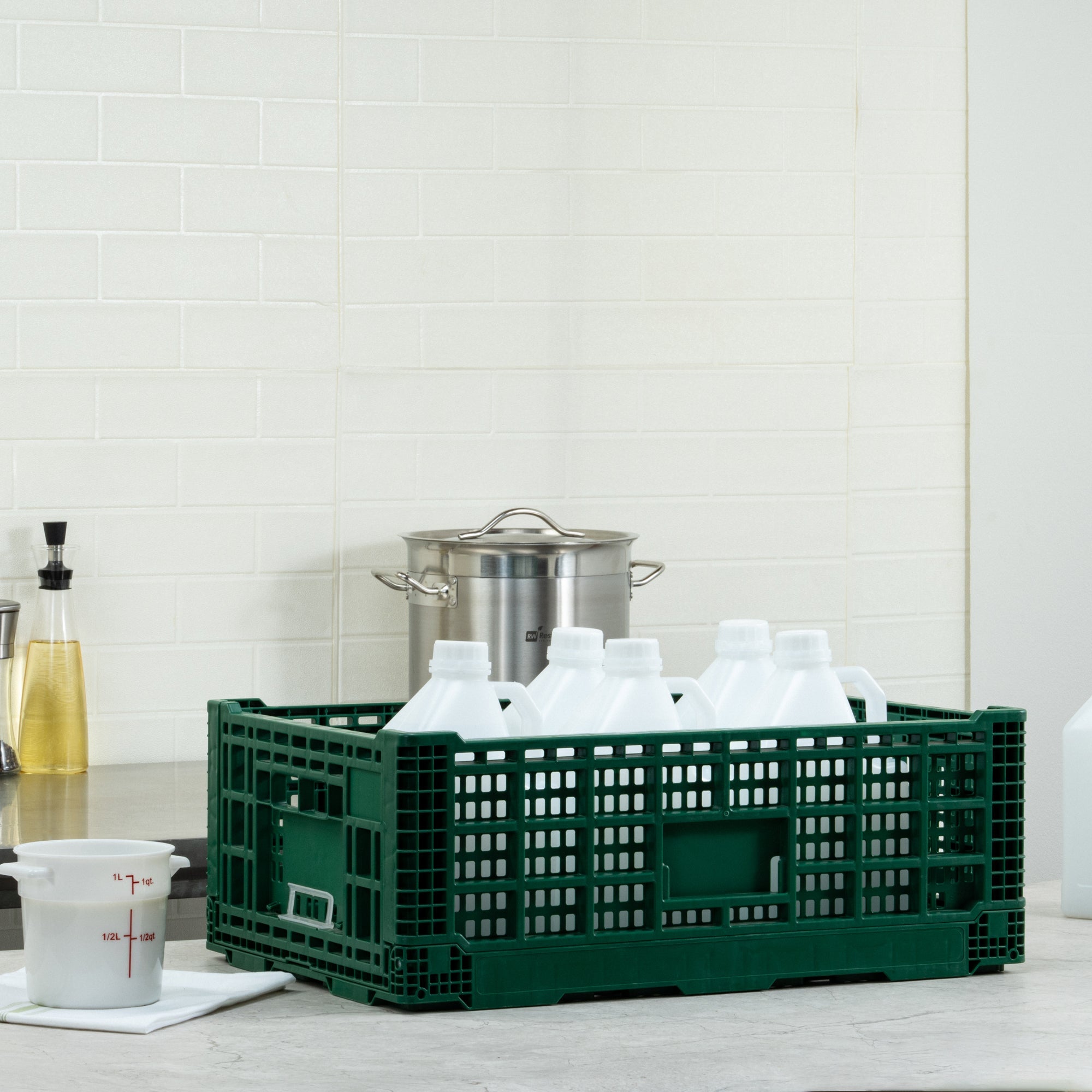 Cater Tek Rectangle Green Plastic 36L Collapsible Milk Crate - Stackable - 23 1/2" x 15 3/4" x 8 1/2" - 1 count box