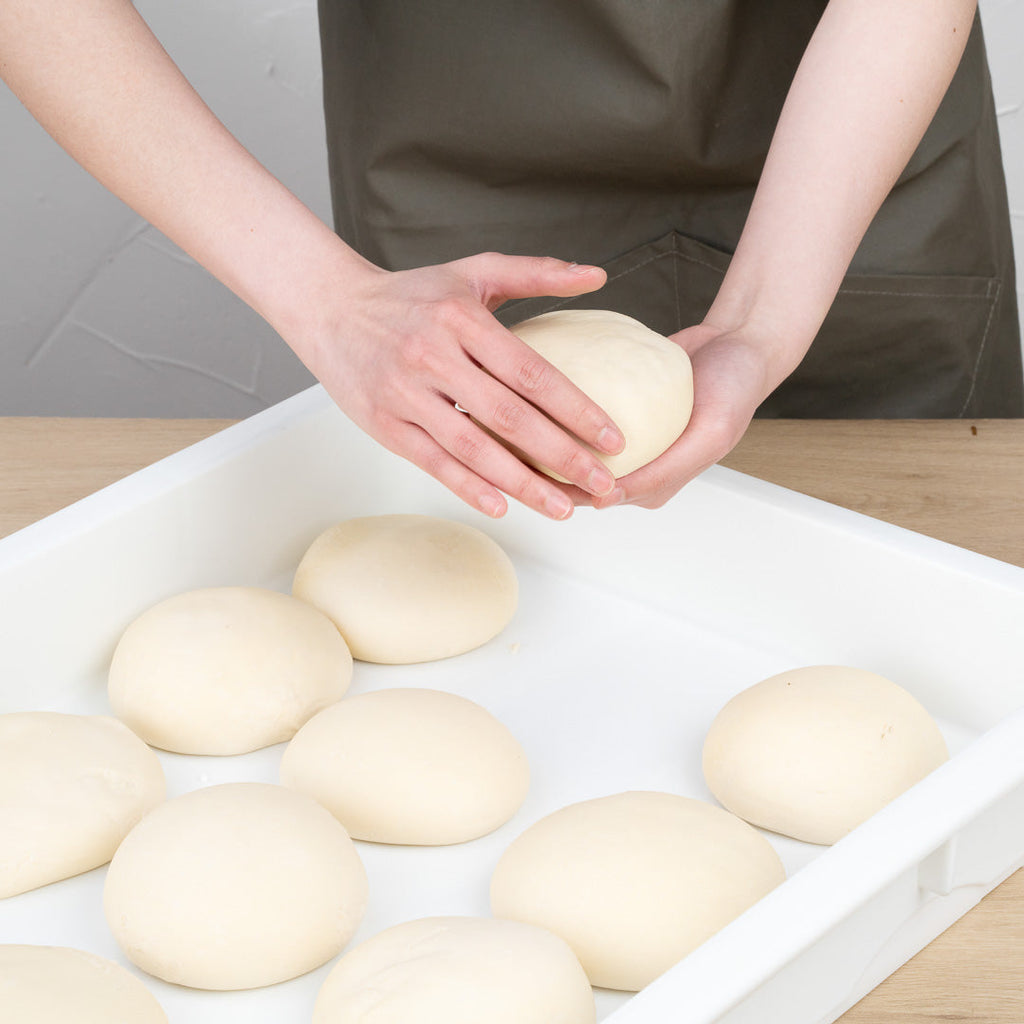 Pizzaly Rectangle White Plastic Pizza Dough Proofing Box - 26" x 18" x 3" - 1 count box