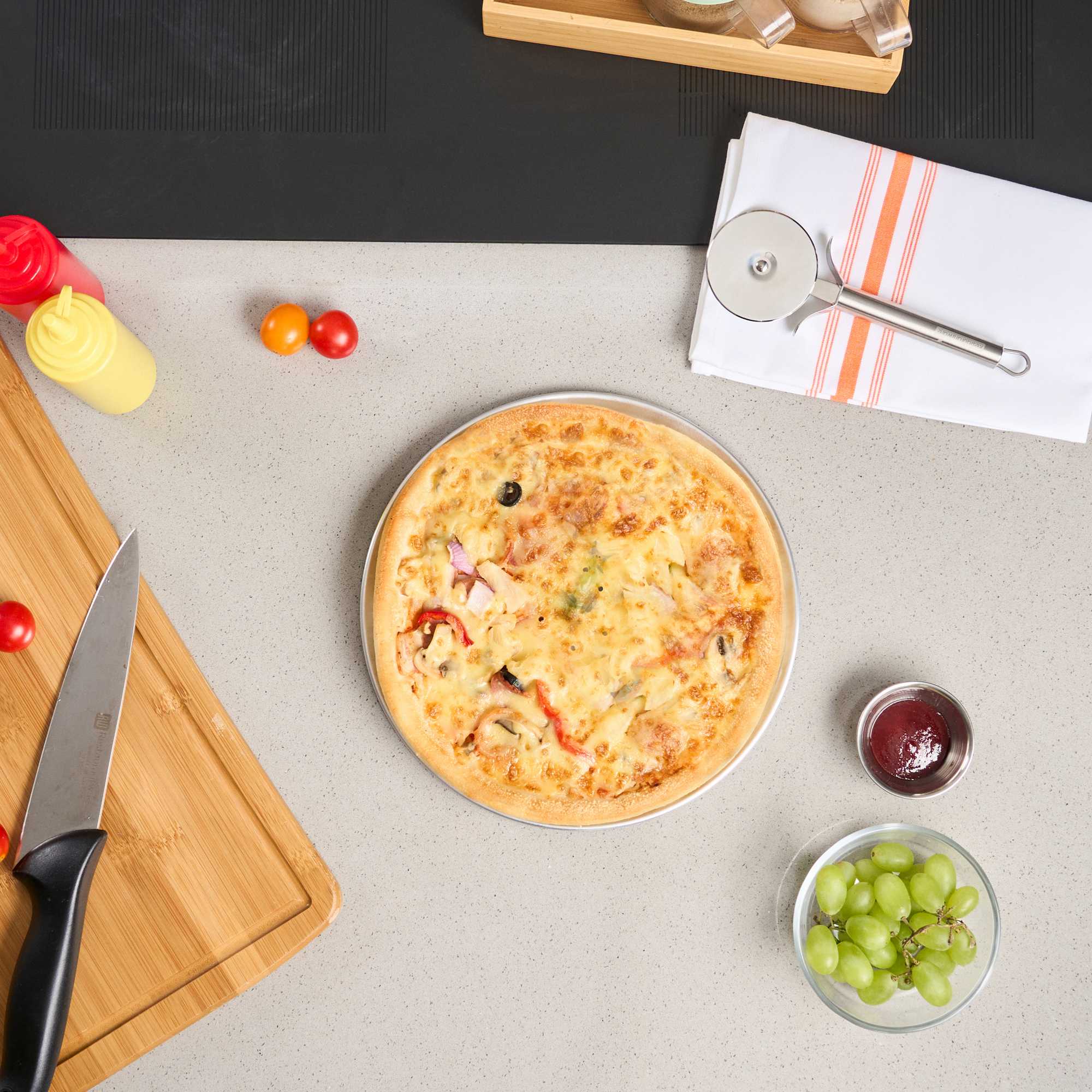 Met Lux Heavy-Duty Coupe Pizza Pan - 10" - 1 count box