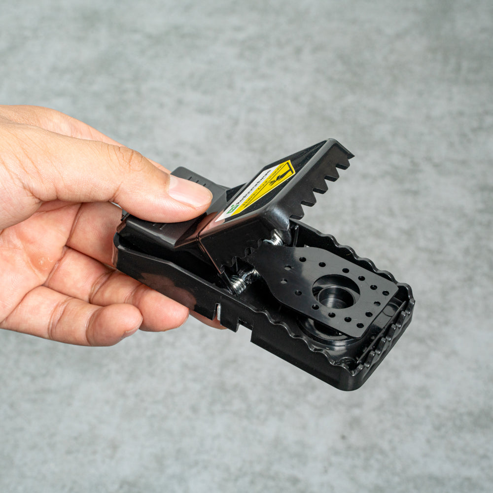 Pest Tek Black Plastic 8 Mouse Trap Set - with 2 Clamps, Interlocking Teeth, Reusable - 4 1/2" x 2" x 2 1/4" - 1 count box