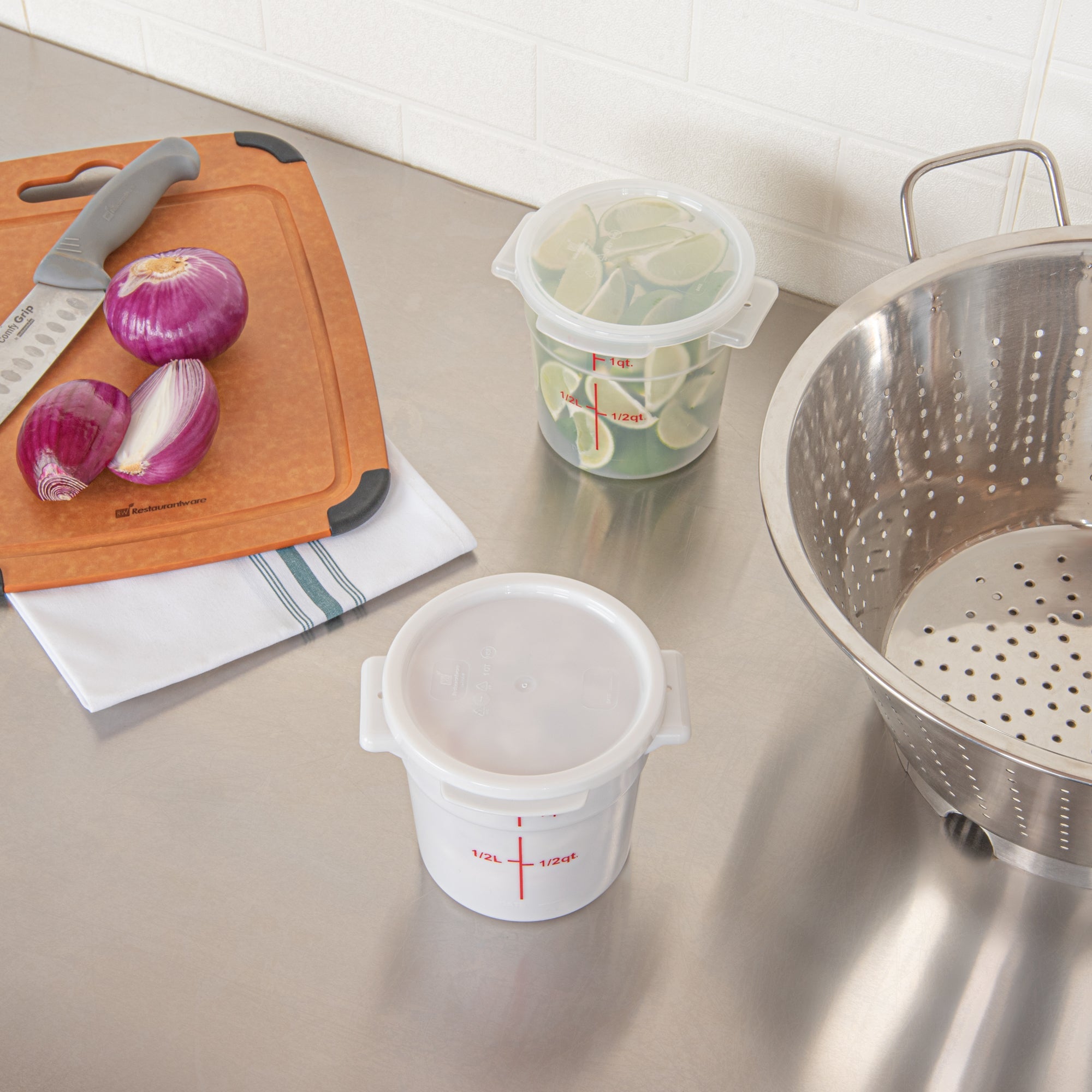 Met Lux Round White Plastic Food Storage Container Lid - Fits 1 qt - 10 count box