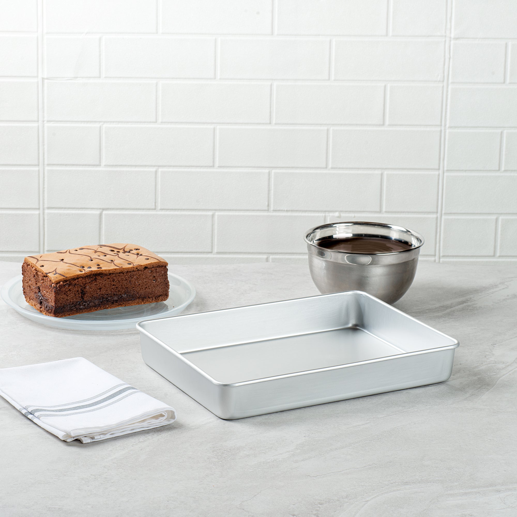 Met Lux Rectangle Aluminum Cake Pan - 13" x 9" x 2" - 12 count box