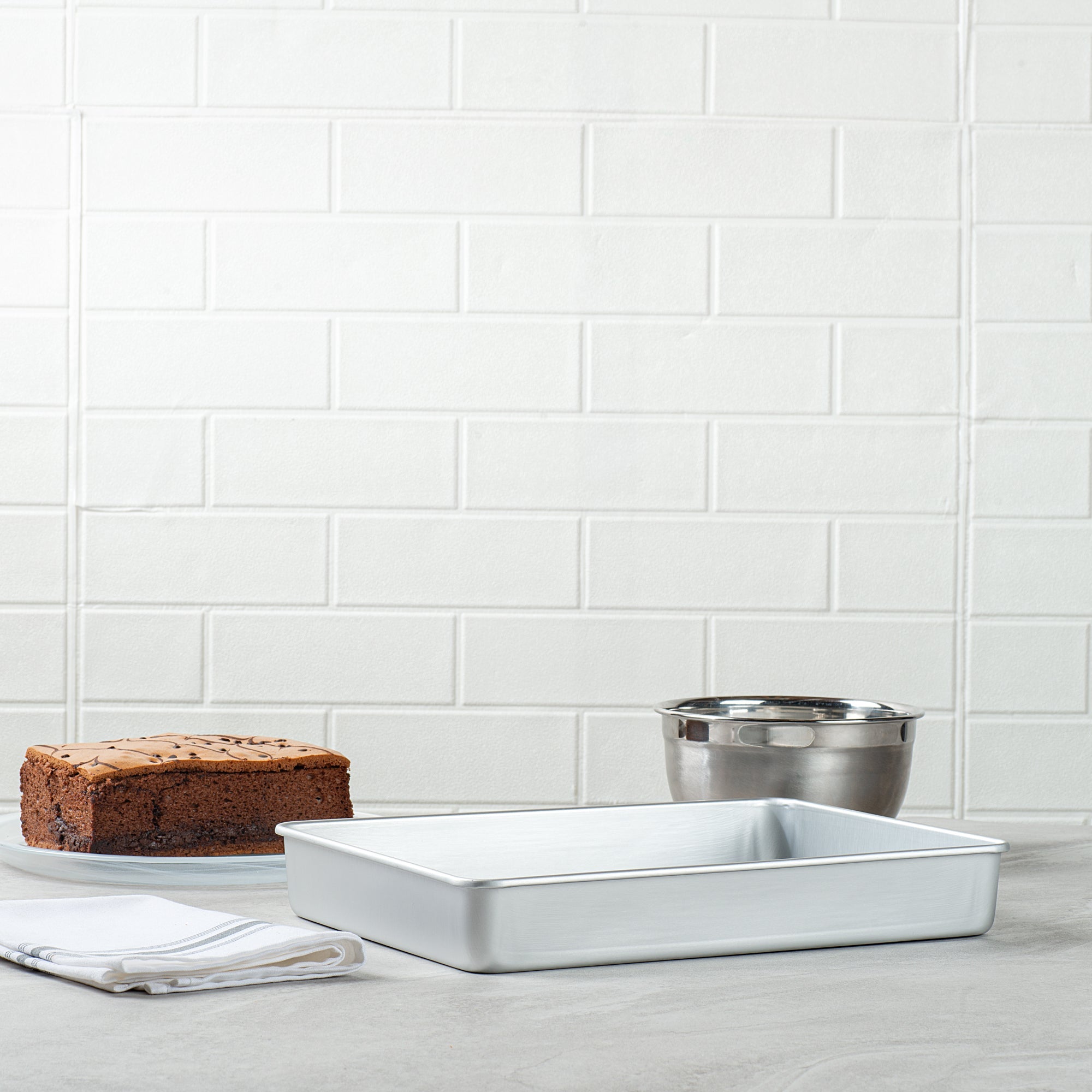 Met Lux Rectangle Aluminum Cake Pan - 13" x 9" x 2" - 12 count box