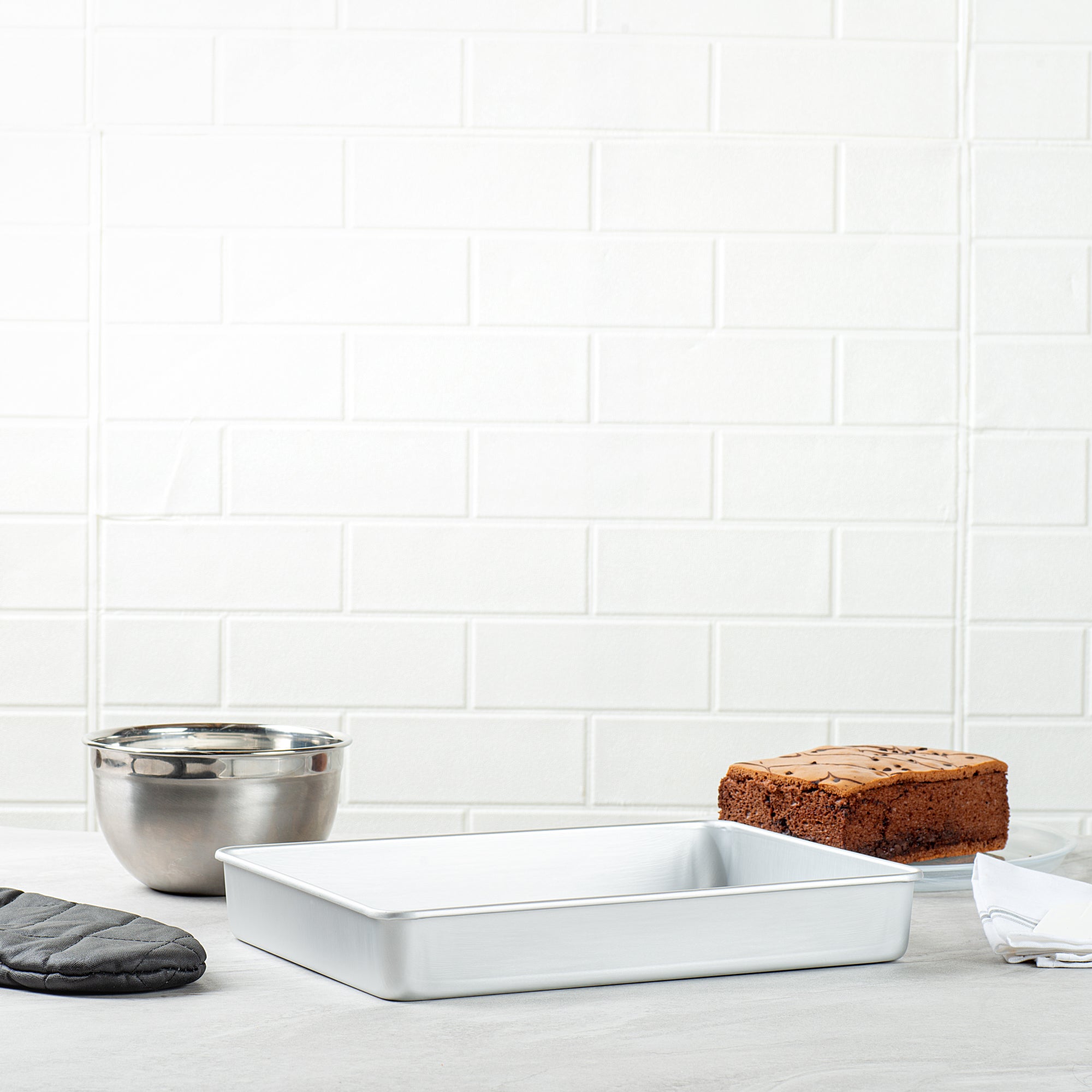 Met Lux Rectangle Aluminum Cake Pan - 13" x 9" x 2" - 12 count box