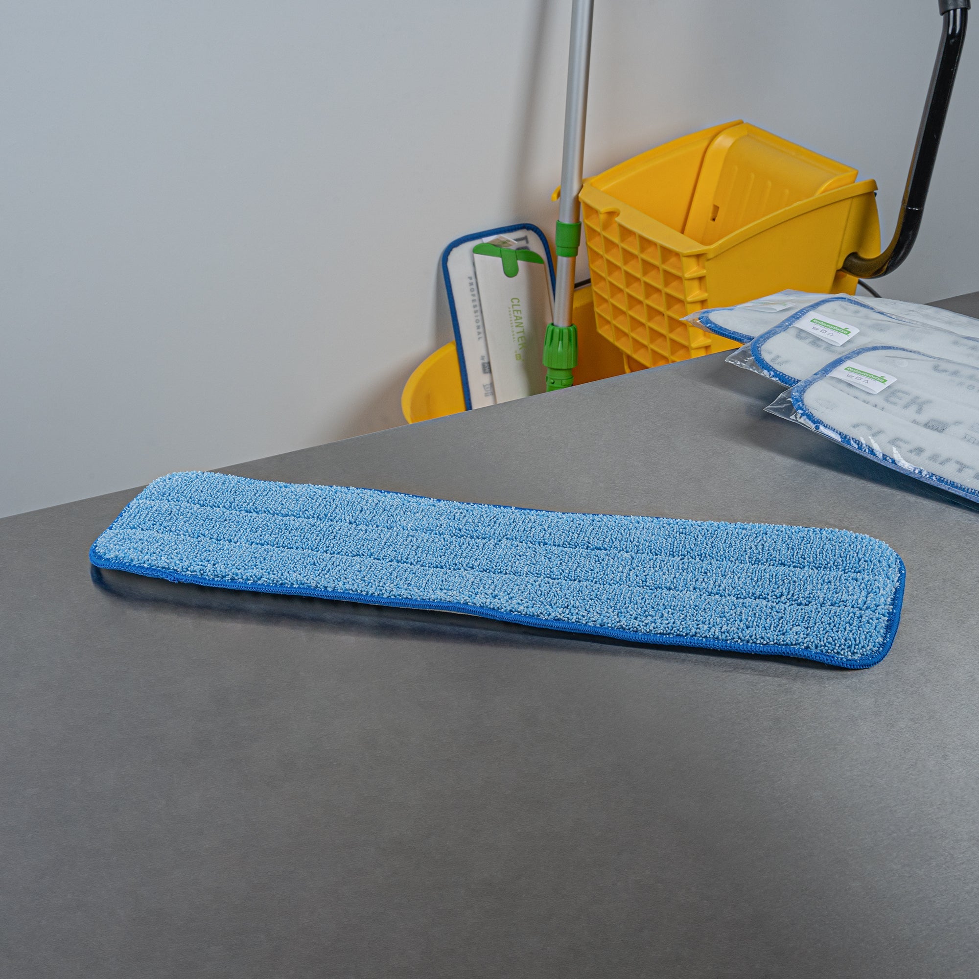 Clean Tek Professional Blue Microfiber Hook and Loop Wet / Dry Mop Pad - 19 1/2" - 1 count box