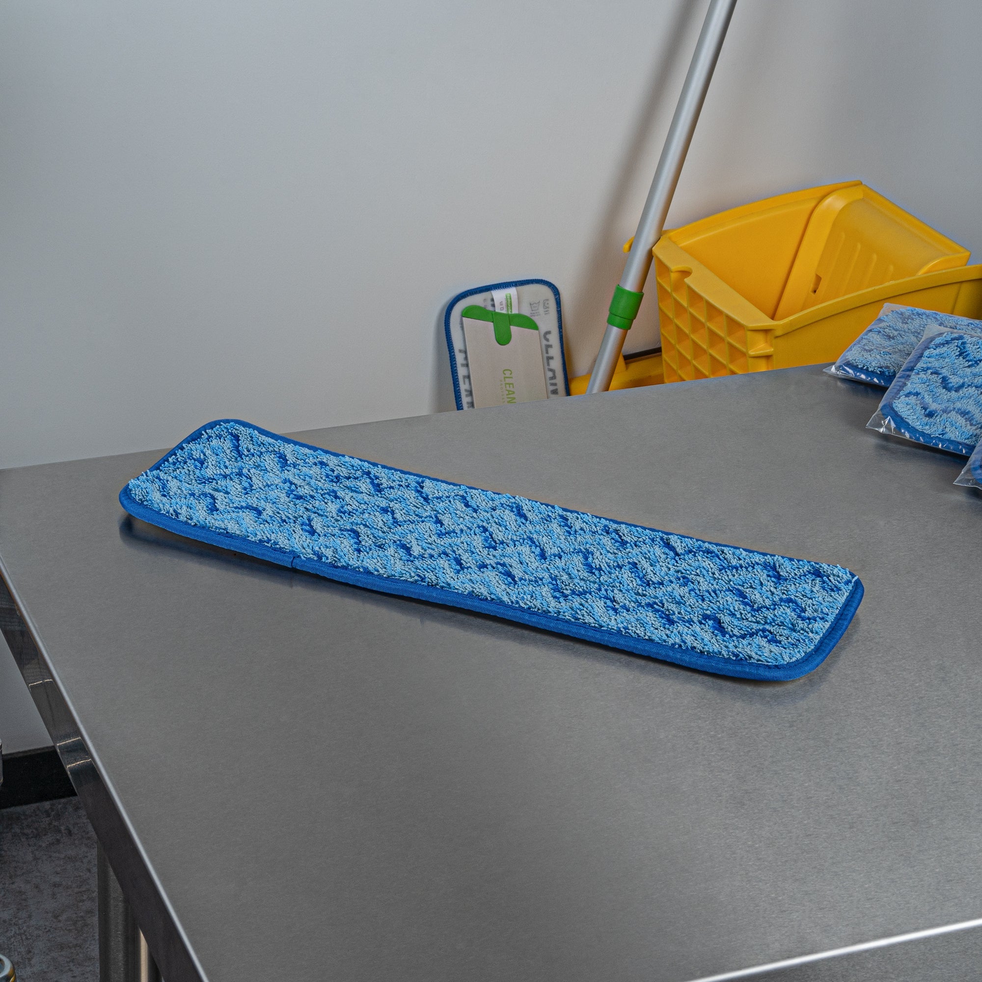 Clean Tek Professional Blue Microfiber Hook and Loop Wet / Dry Mop Pad - Zig Zag - 17 1/2" - 1 count box