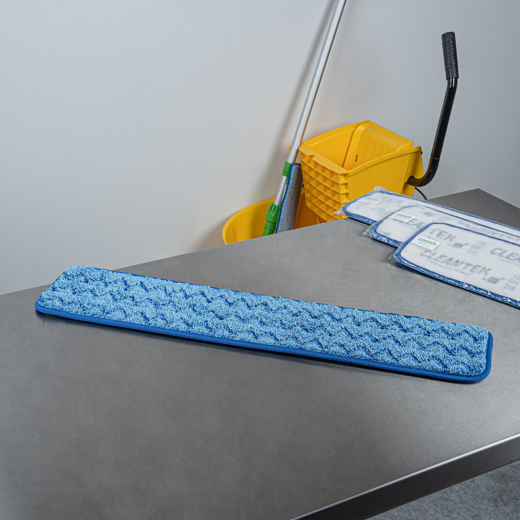 Clean Tek Professional Blue Microfiber Hook and Loop Wet / Dry Mop Pad - Zig Zag - 25 1/2" - 1 count box