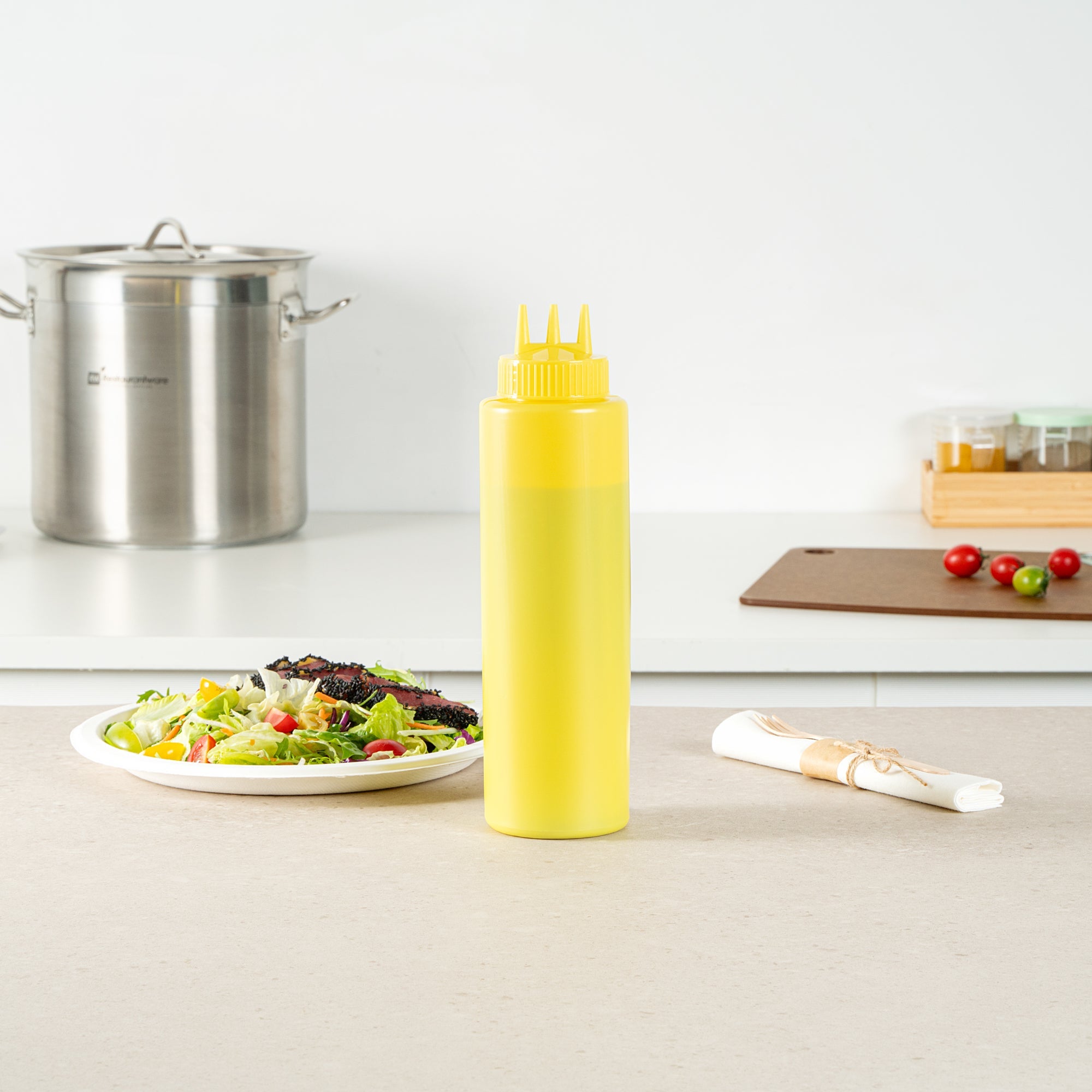 Sauce Tek 32 oz Yellow Plastic Mustard Squeeze Bottle - with Triple Dispersion Tip - 6 count box