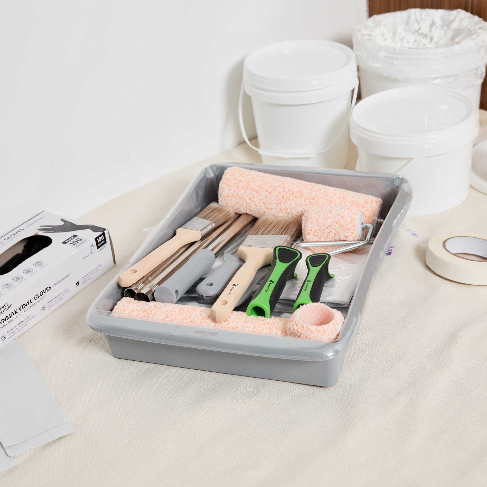 Handy Tek Paint Roller Kit - 18-Piece - 17 3/4" x 13" x 3 1/4" - 1 count box