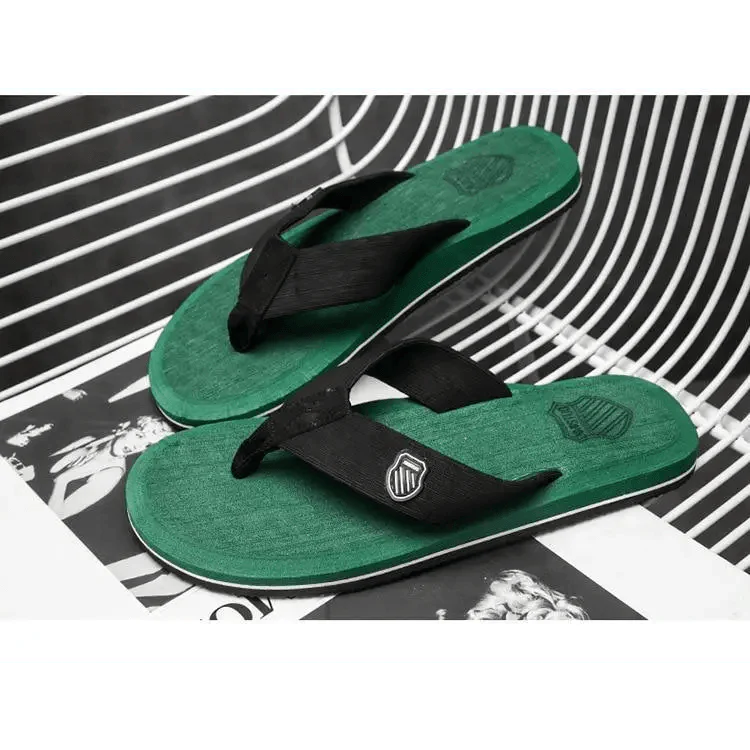 Summer Casual Bright Color Men Outdoor Flip Flops High Quality Beach Sandals Anti-Slip Cool Slippers For Men Indoor Flip Flops For Men